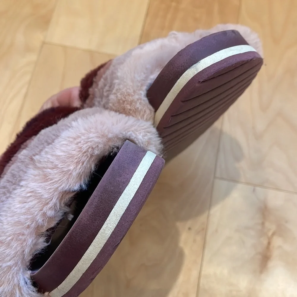 SM New York Saulsalito Fuzzy Faux Fur Slippers Size 9 - Picture 8 of 8